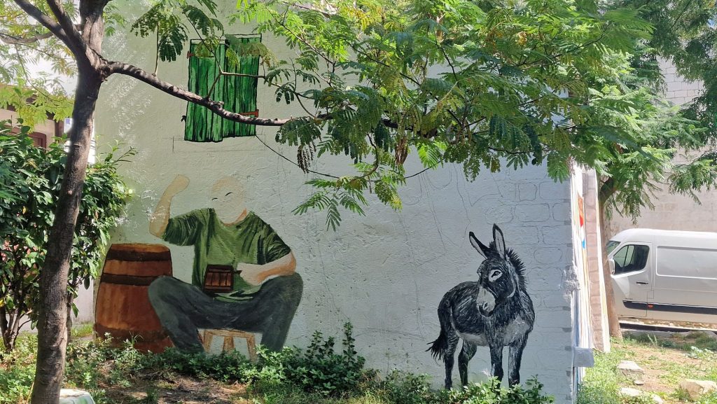 Wandmalerei mit Mann am Fass und Esel in Split