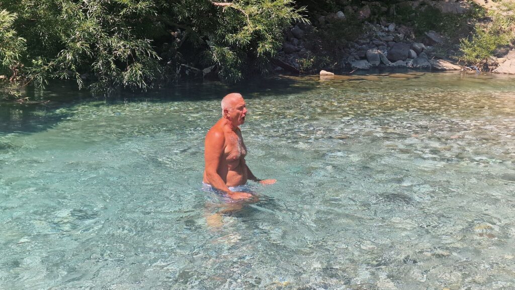 Kaltes klares Wasser im Bashkimi-Canyon bei Vermosh