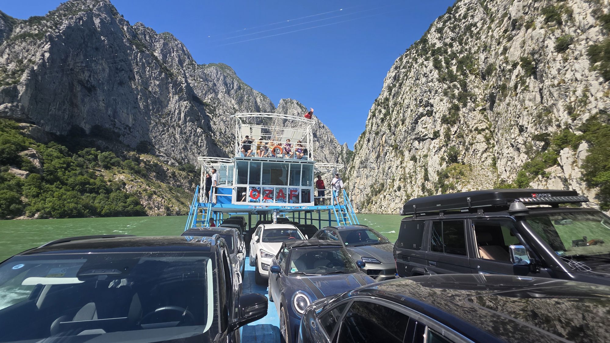 Blick zurück in die Schlucht des Komansees