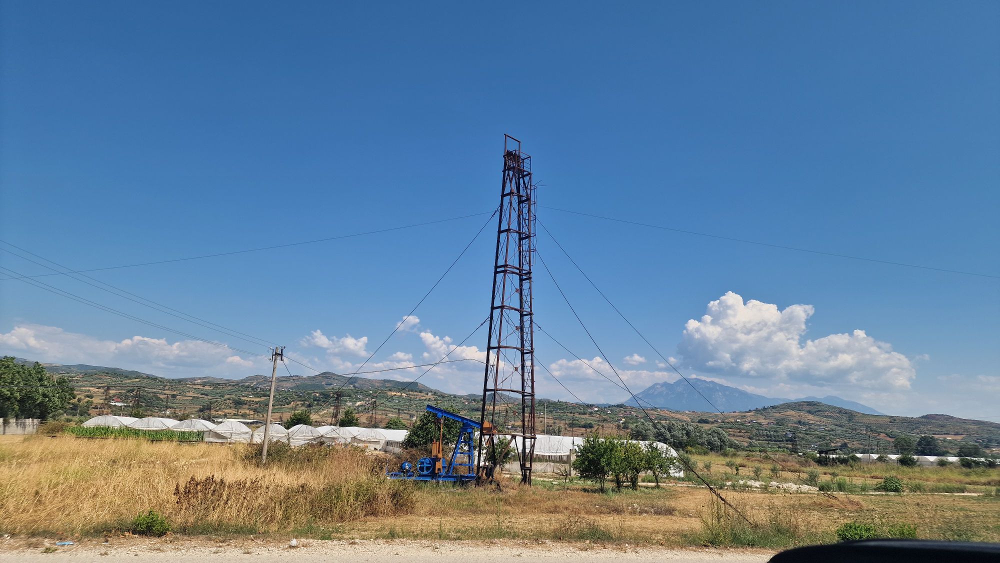 Pumpjack zur Erdölförderung bei Kuçova in Albanien