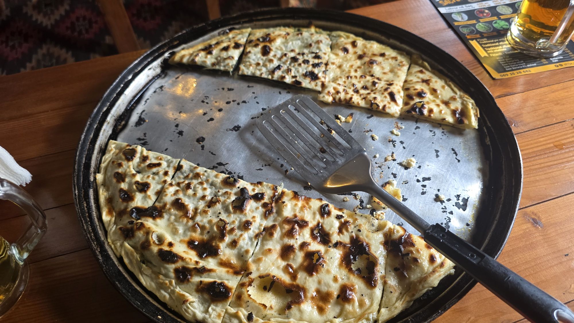 Fast aufgegessener Lakror aus Korçë