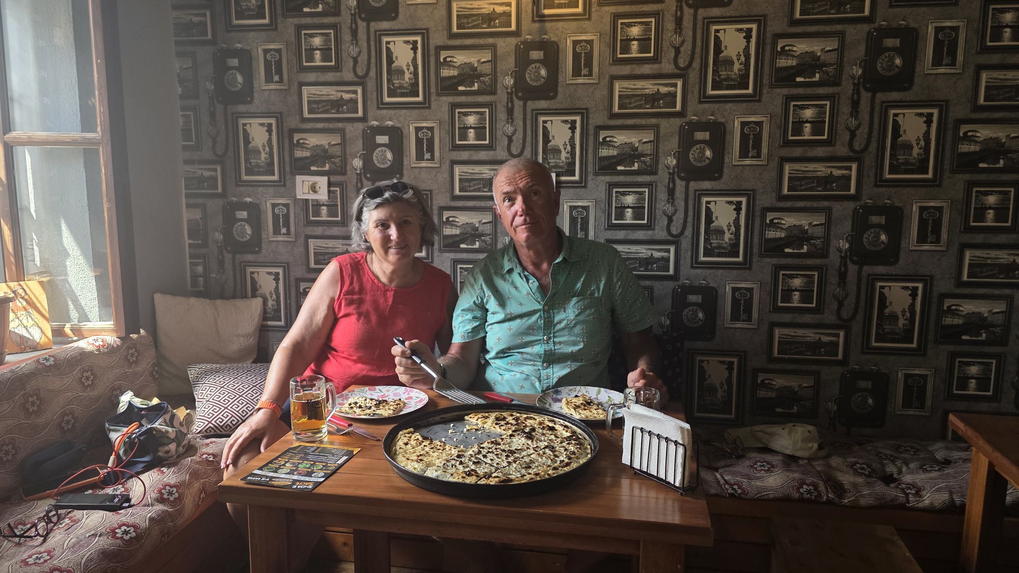 Lakror mit Schafskäse und Brennnesseln in Korçë