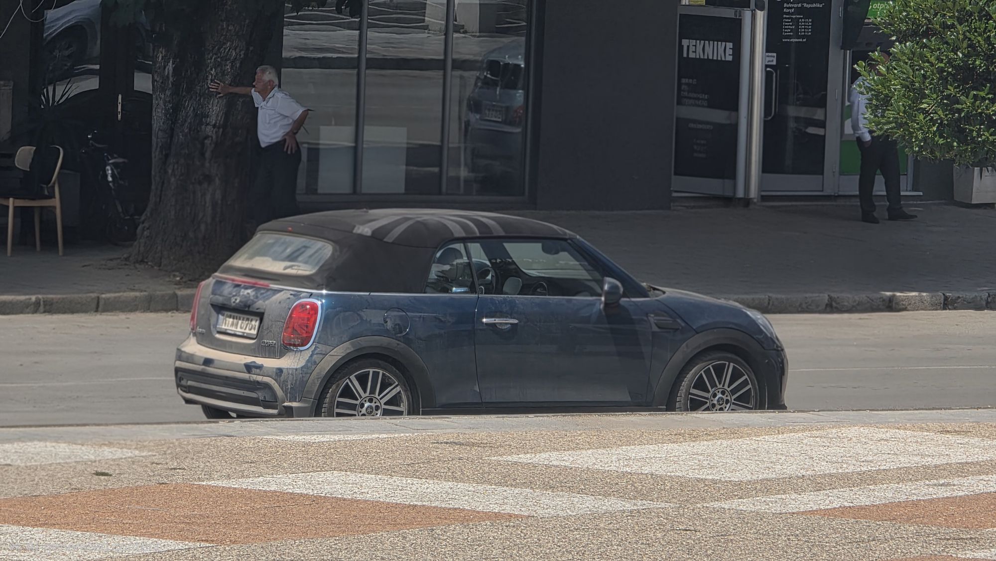 Schmutziger Mini Cabrio in Korçë