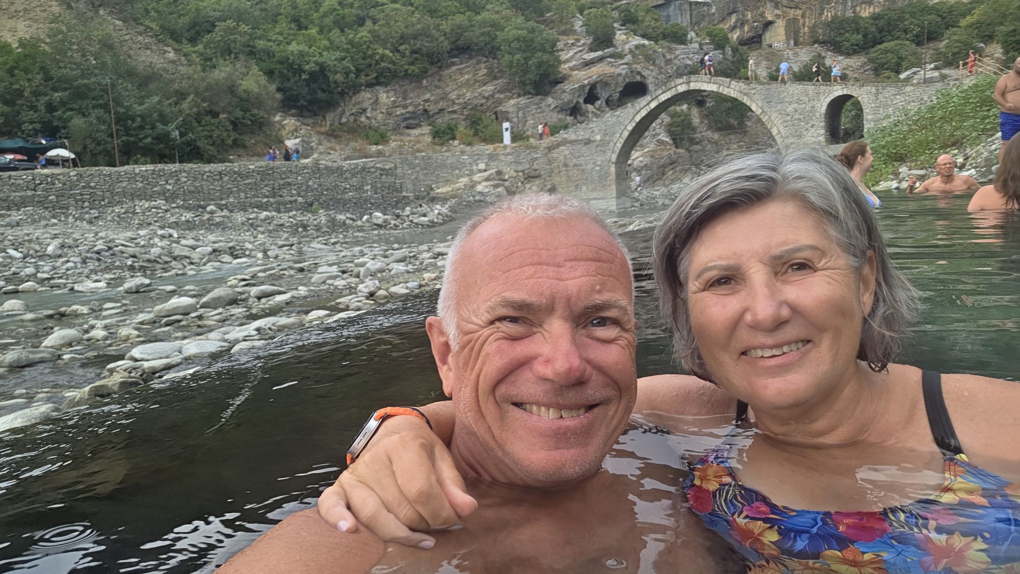 Warme Quellen von Bënjë mit der Kadiu-Brücke