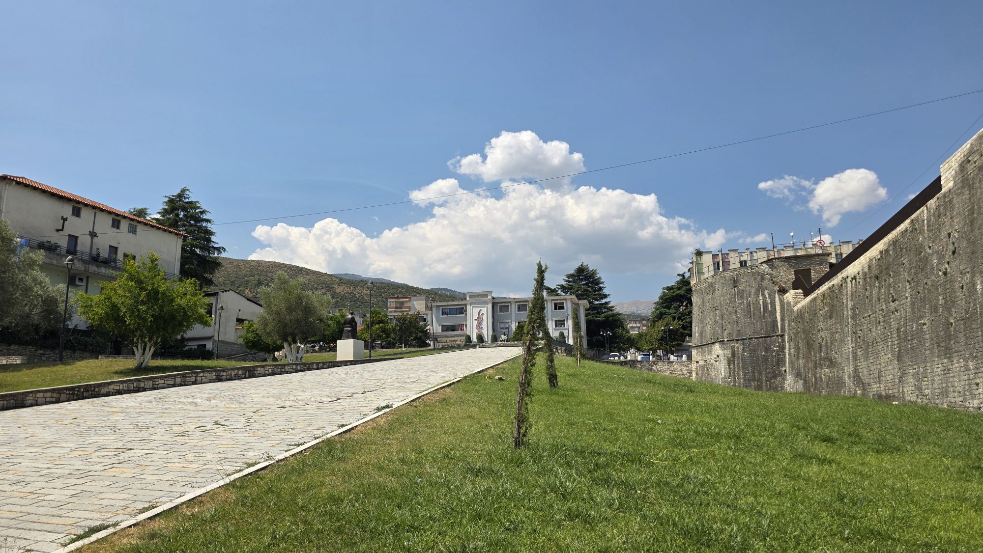 Stadtzentrum und Burg von Tepelenë