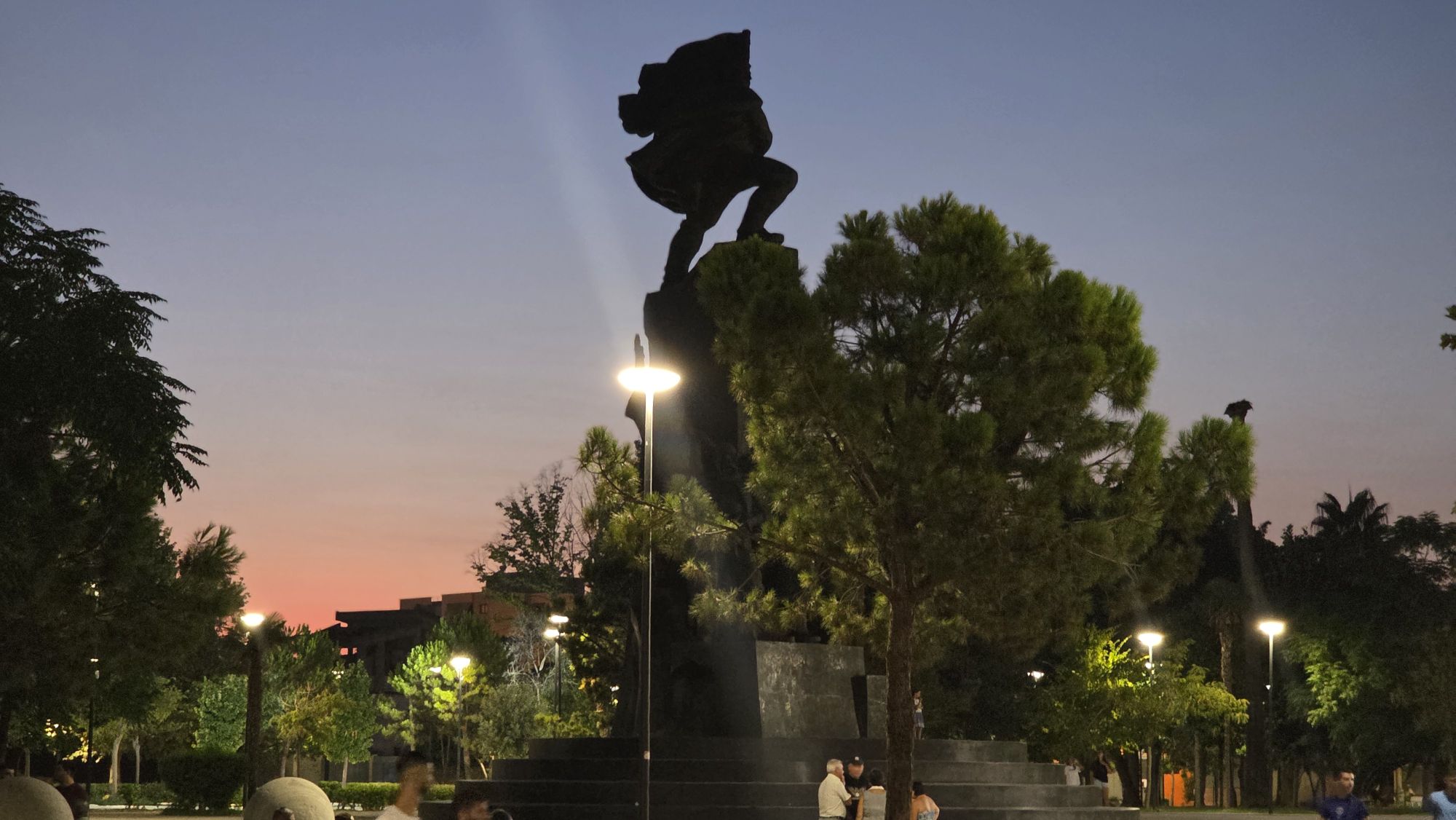 Unabhängigkeitsdenkmal auf dem Flaggenplatz in Vlorë