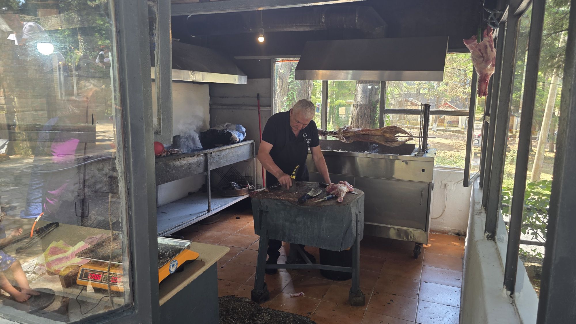 Lamm und Ziege vom Grill und Spieß im Llogara-Nationalpark