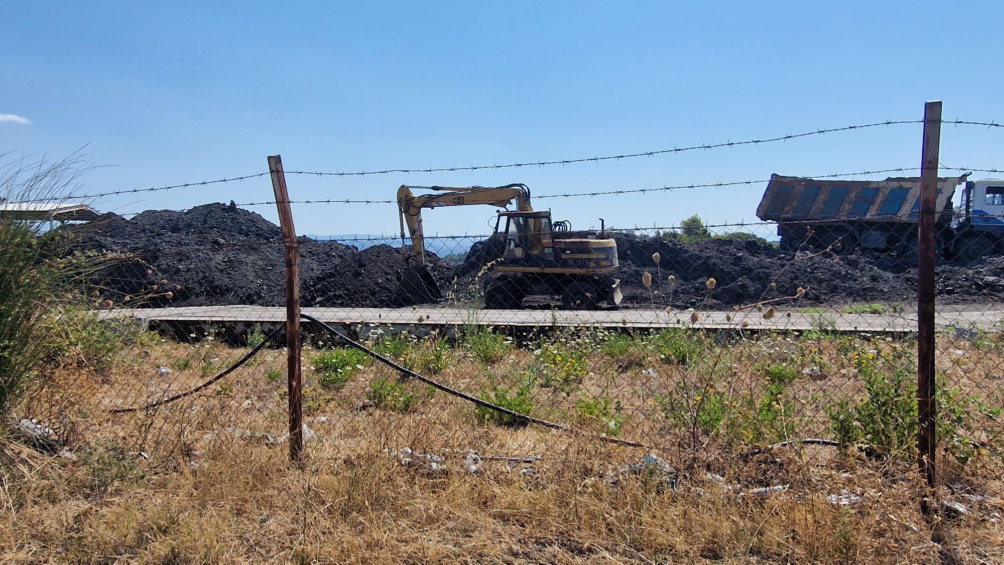 Naturbitumen und Abbaugebiet bei Selenicë in Albanien