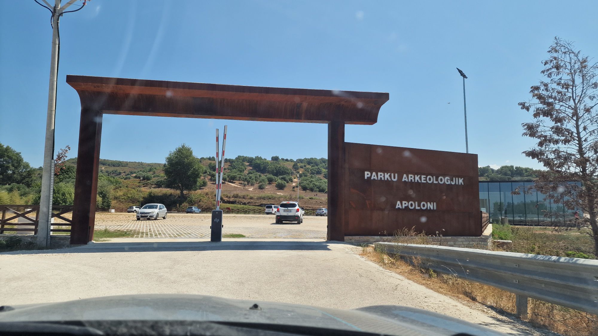 Eingang zum Archäologischen Park Apollonia bei Fier