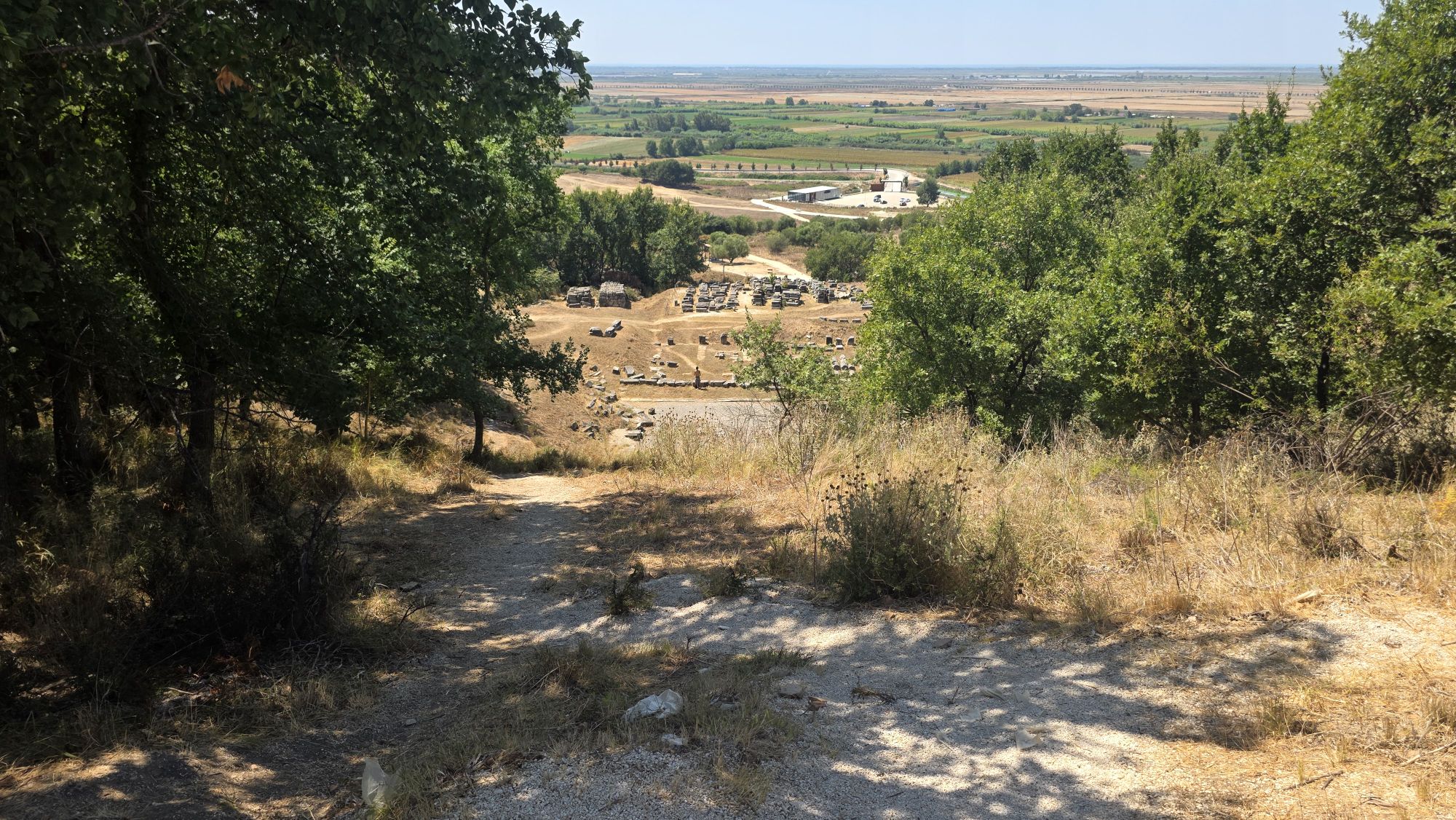 Reste des großen antiken Theaters von Apollonia