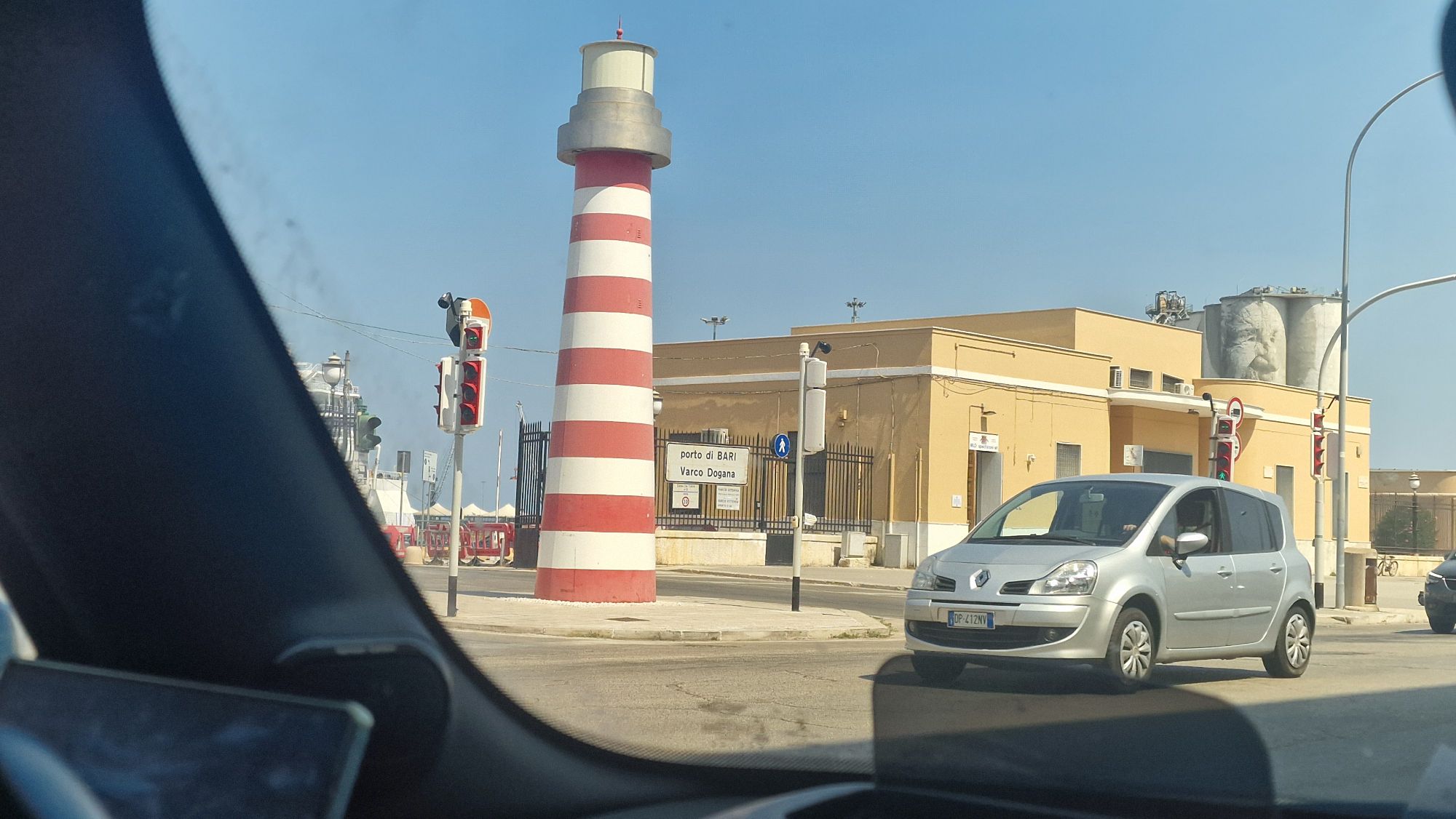 Leuchtturm im Hafen von Bari