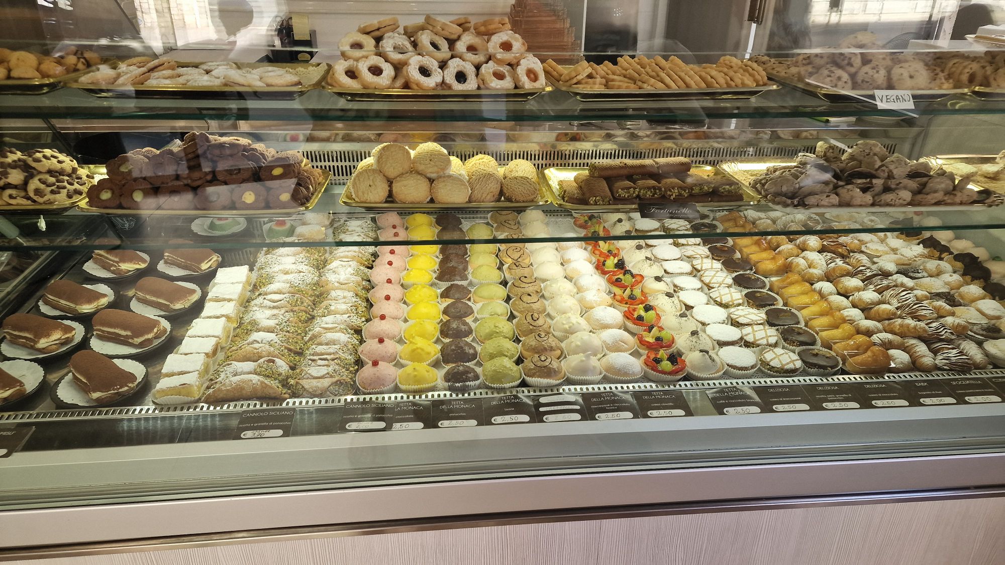 Gebäck in einer Bäckerei in Matera