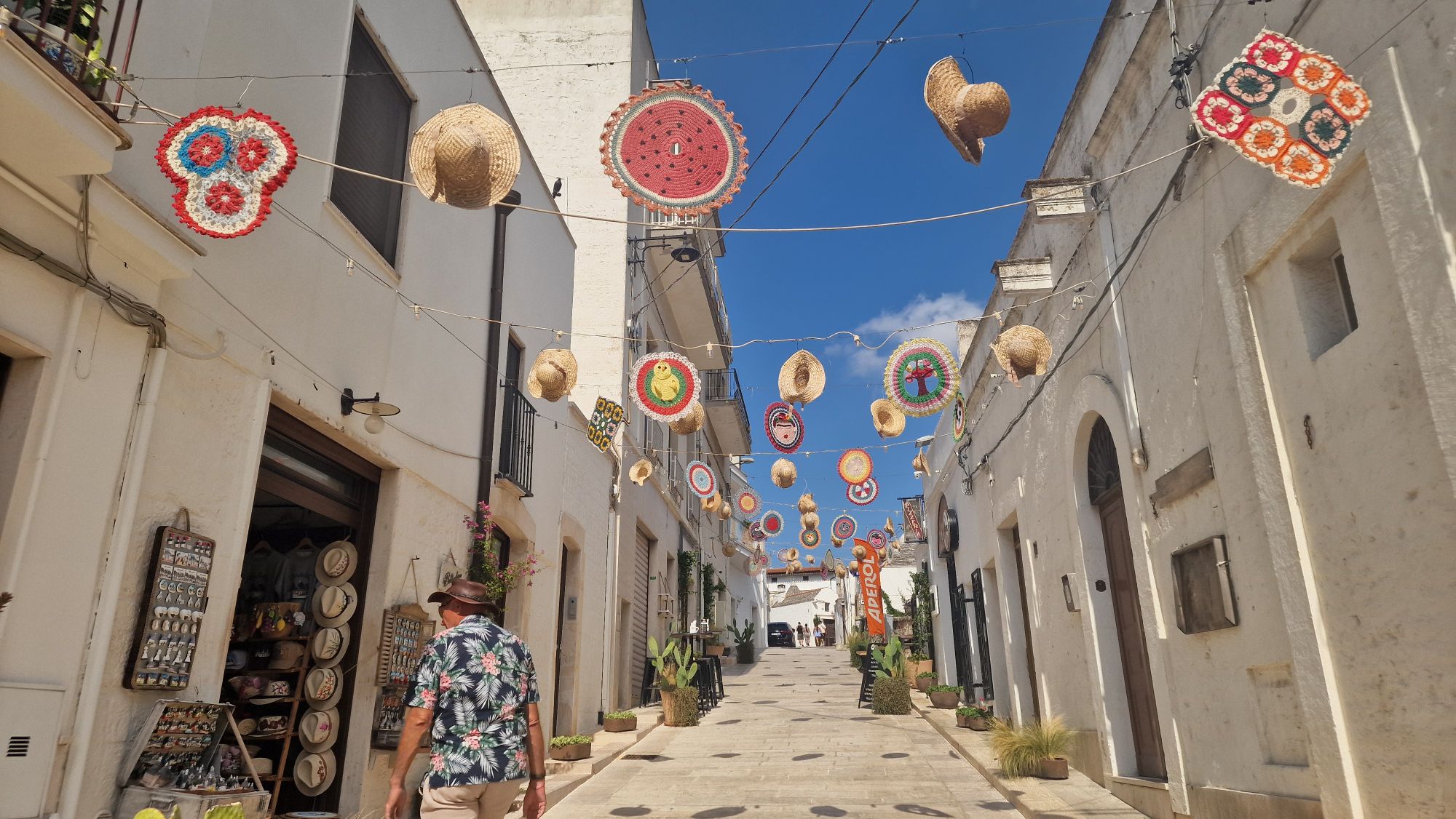 Normale Häuser zwischen den Trulli in Alberobello