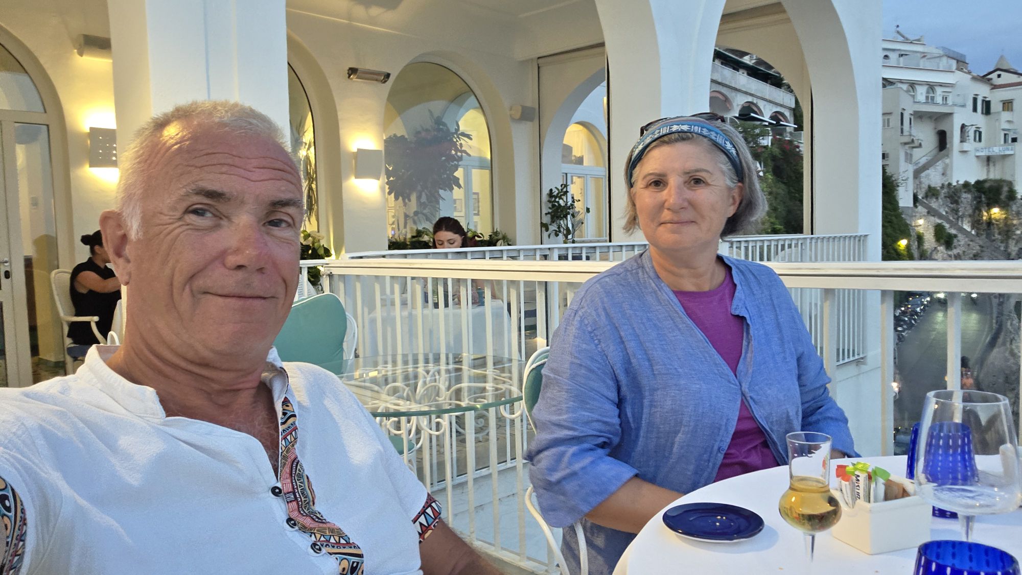 Abendessen auf einer Terrasse in Amalfi