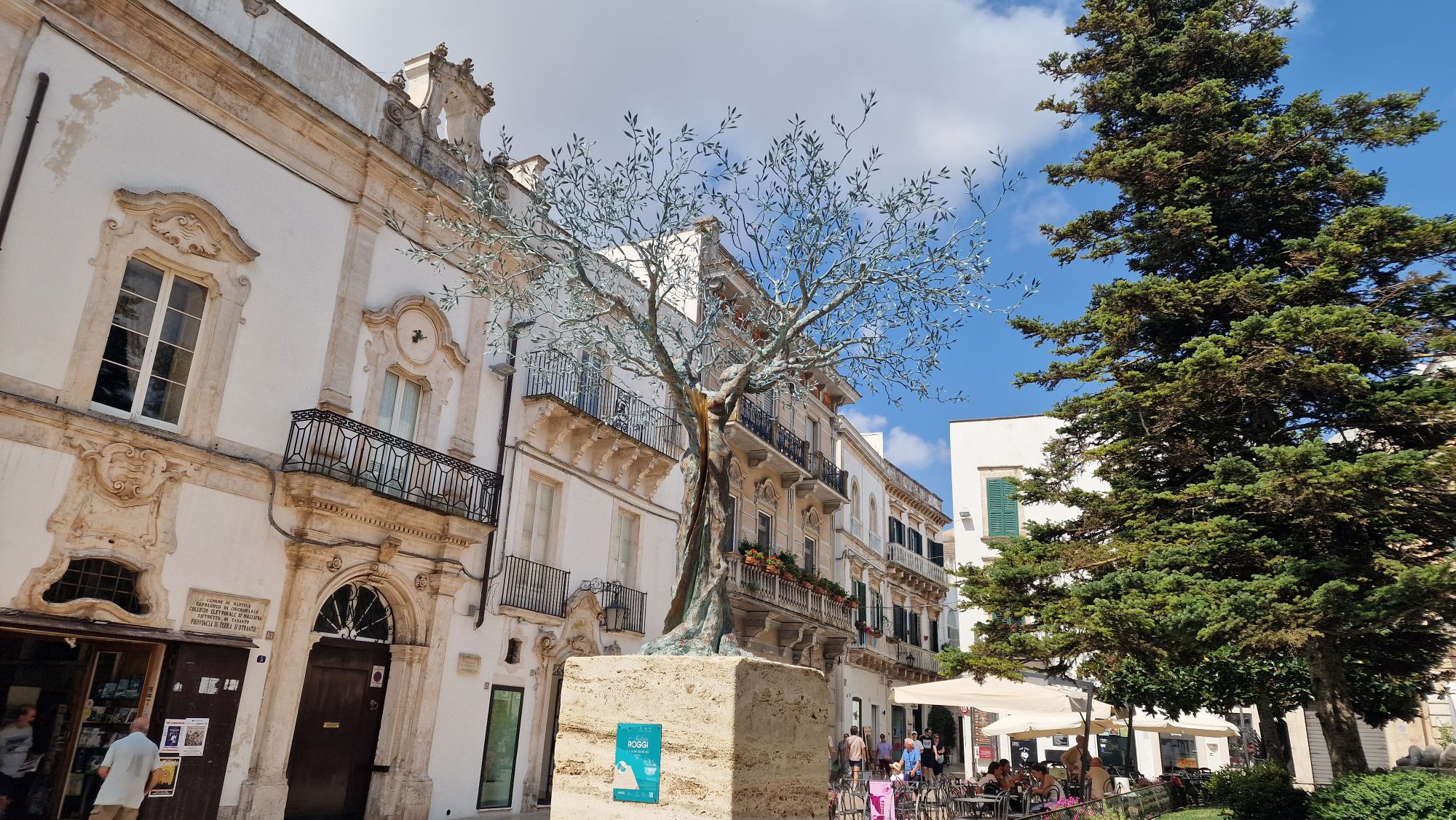 Bronzeskulptur von Andrea Roggi in Martina Franca