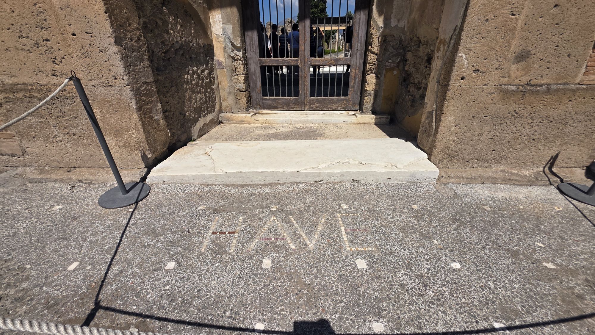 HAVE-Mosaik am Eingang des Hauses des Fauns in Pompeji
