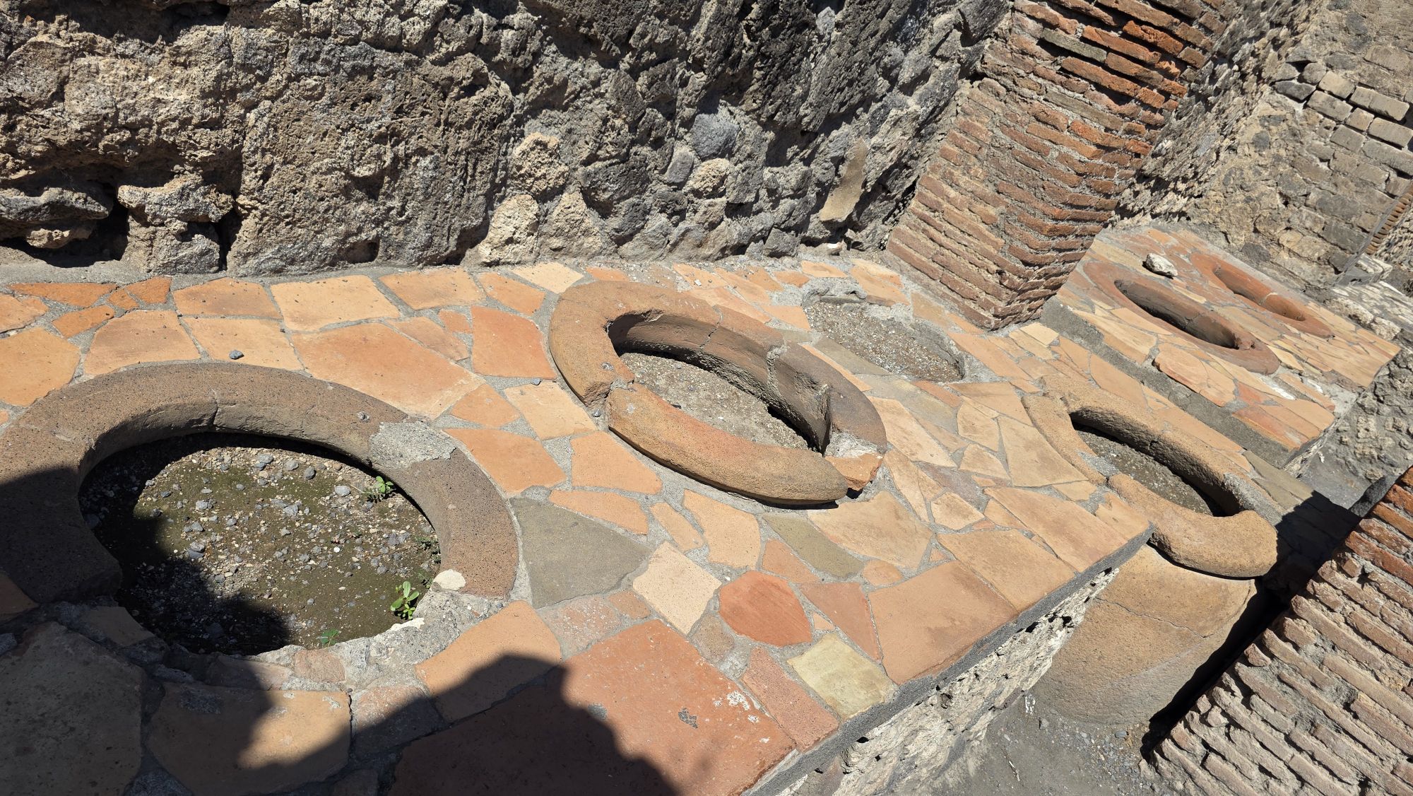 Verkaufstresen eines Thermopoliums in Pompeji